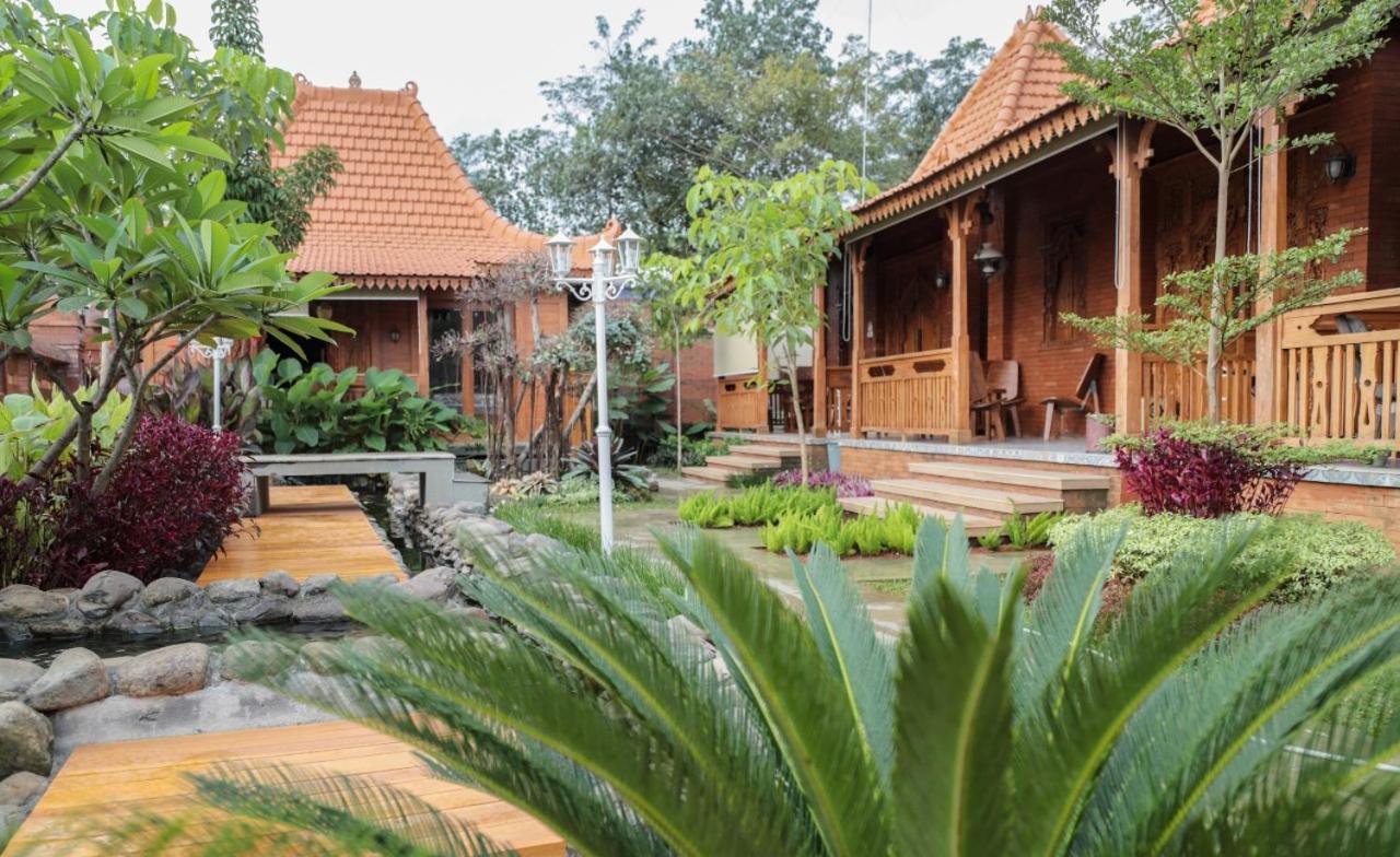 Joglo Jawa Jepara Exterior photo
